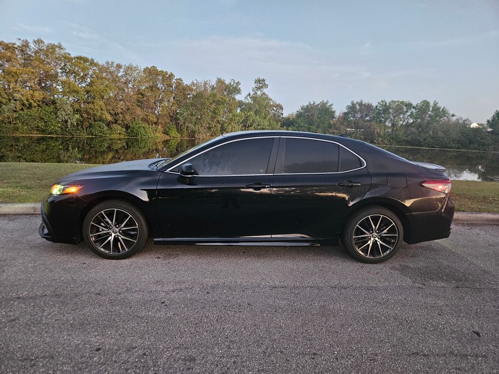 2023 Toyota Camry SE 2