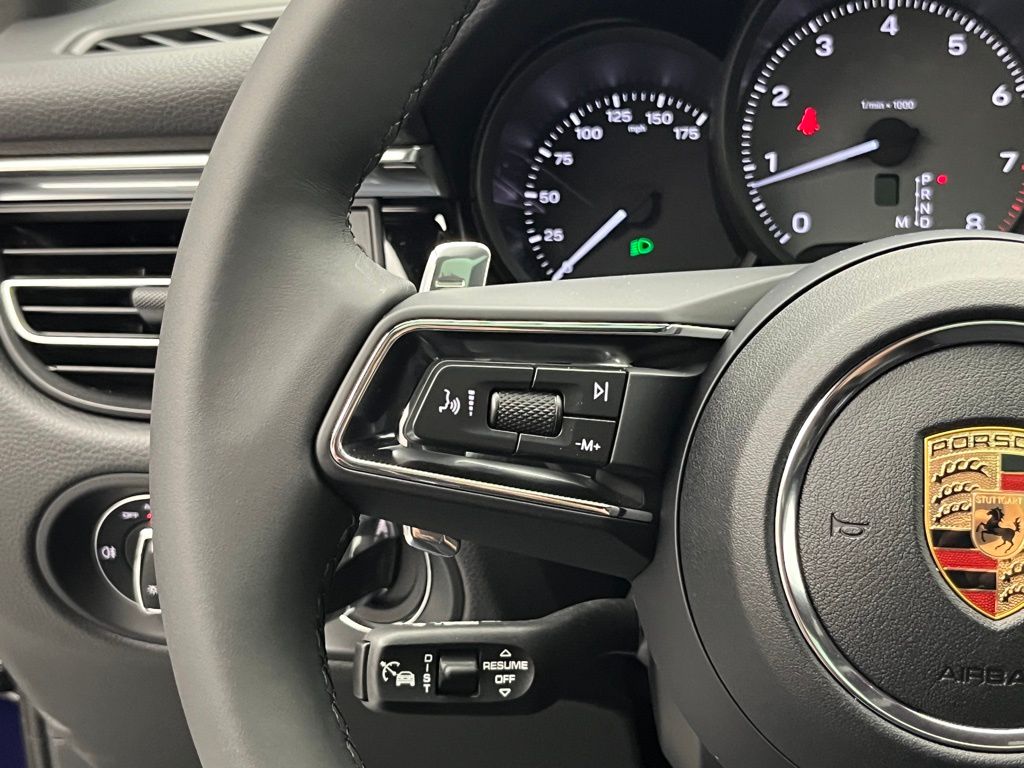 Thumbnail: 2025 Porsche Macan - 13
