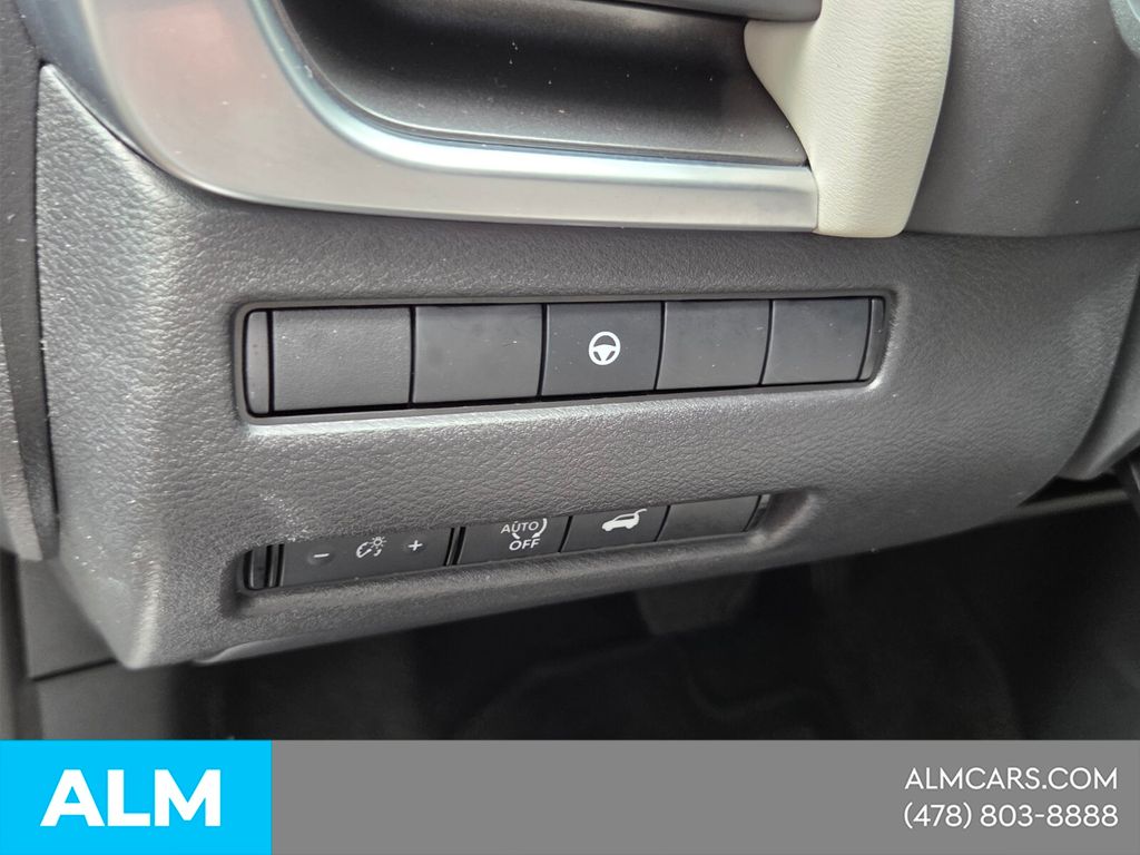 Used 2025 White Nissan SV image 21
