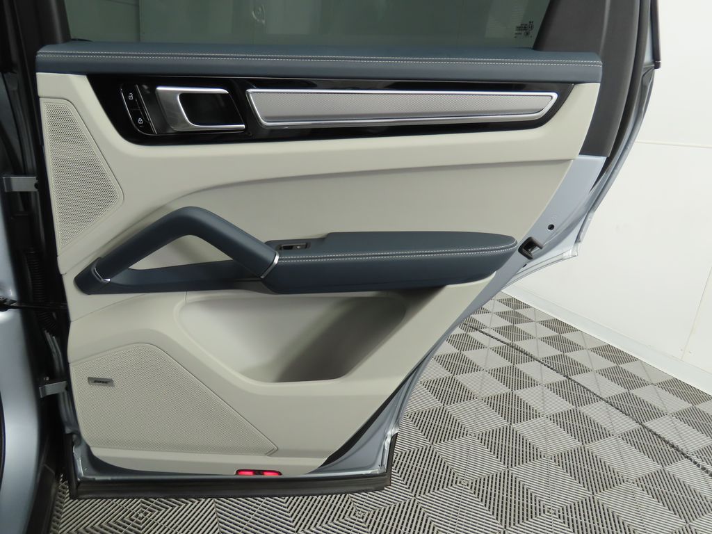 Thumbnail: 2020 Porsche Cayenne - 30