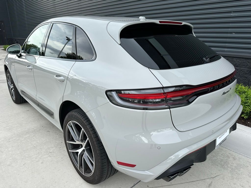 Thumbnail: 2025 Porsche Macan - 3