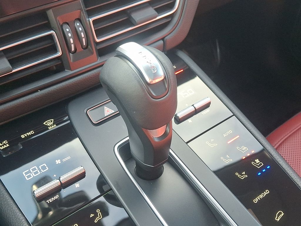 Thumbnail: 2023 Porsche Macan - 16