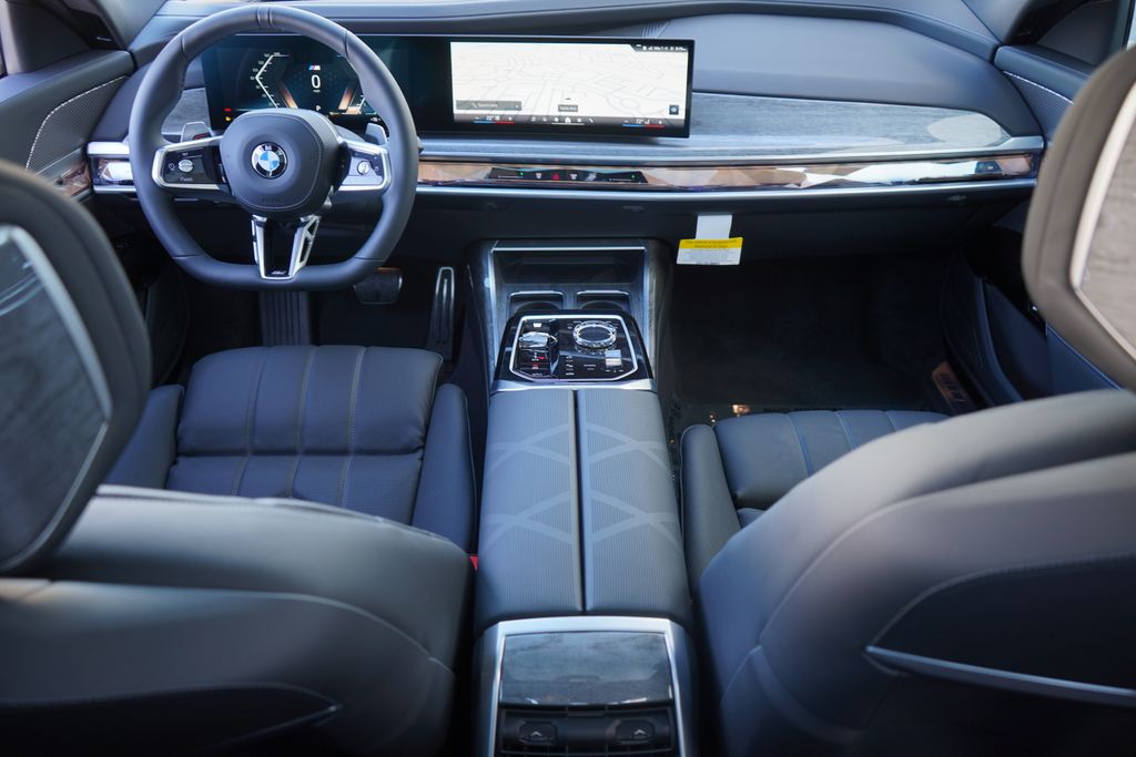 2025 BMW 7 Series 760i xDrive 14