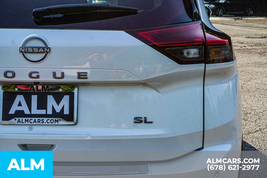 Used 2025 White Nissan SL image 13
