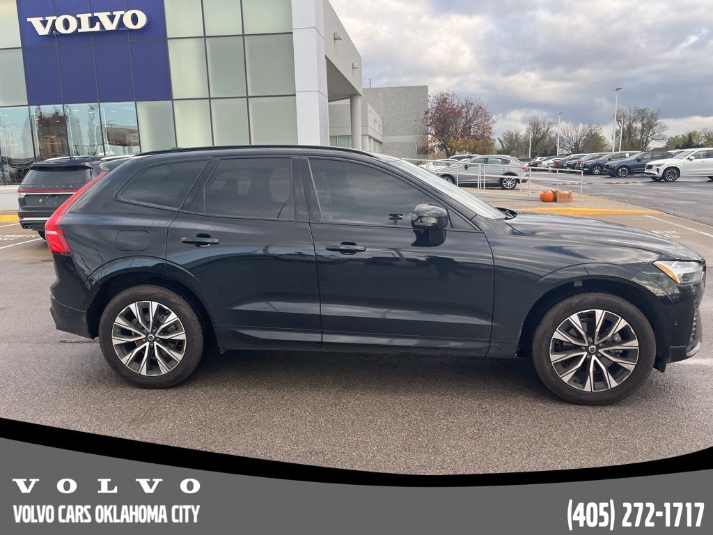 2025 Volvo XC60 B5 Plus photo 4