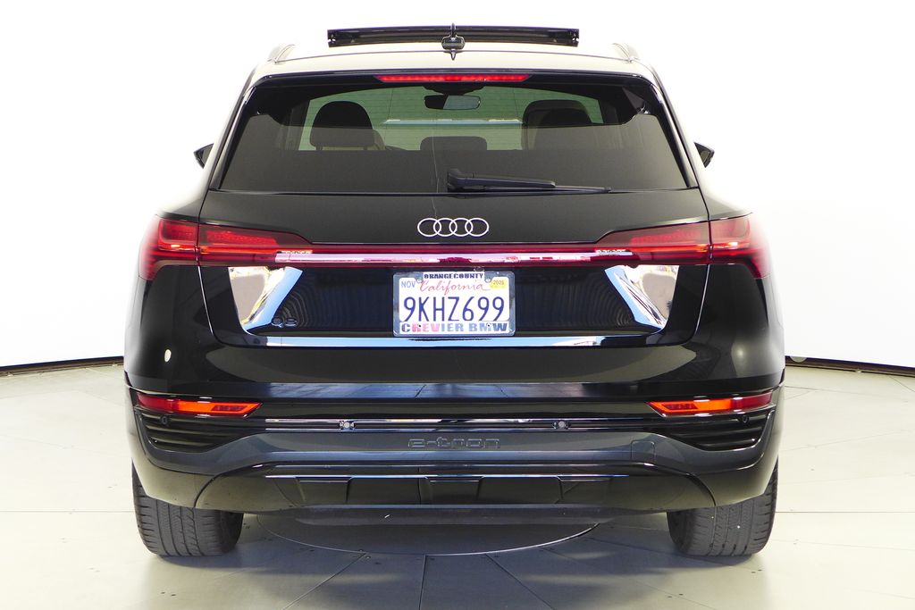 Thumbnail: 2024 Audi Q8 e-tron - 8