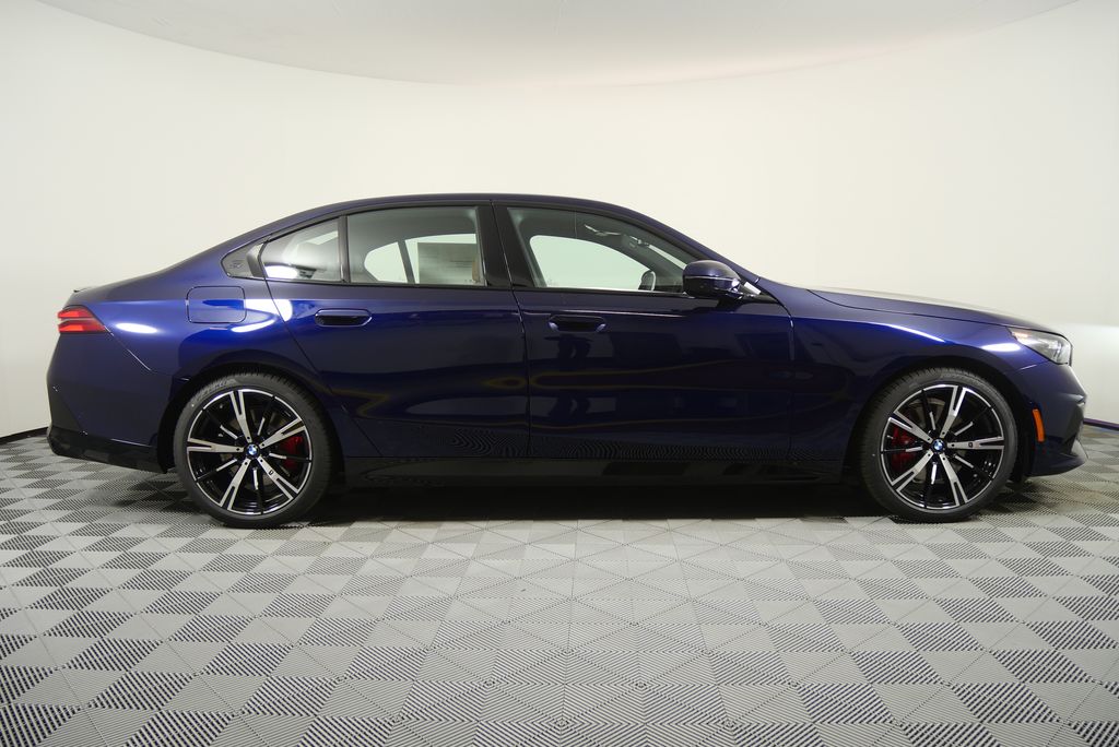 Thumbnail: 2026 BMW 5 Series - 2