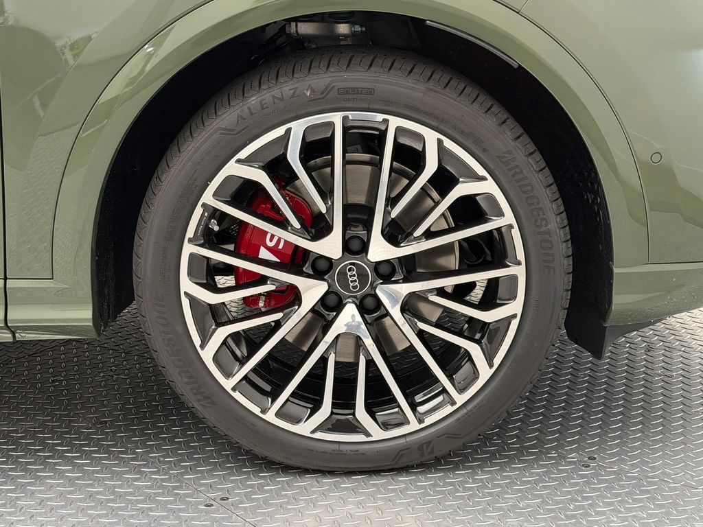 Thumbnail: 2026 Audi SQ5 - 9