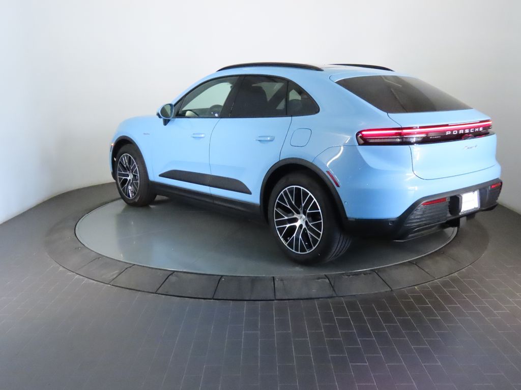 Thumbnail: 2026 Porsche Macan - 3