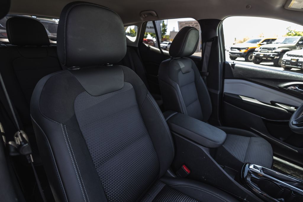 2024 Chevrolet Trax LT thumbnail 27
