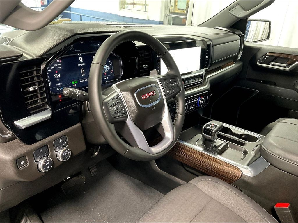 2025 GMC Sierra 1500 — photo 8