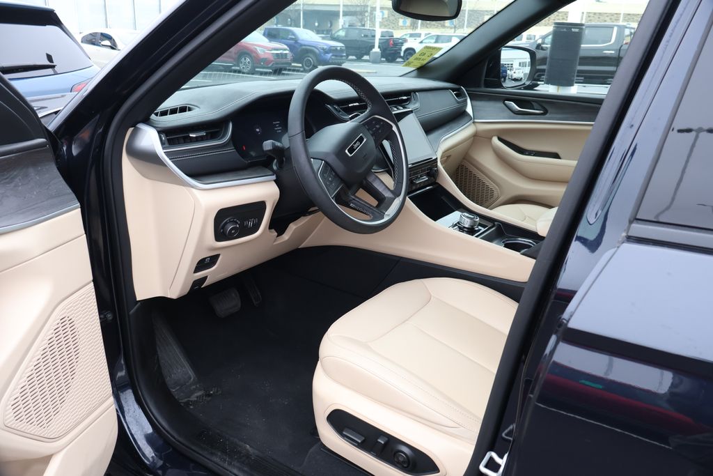 Thumbnail: 2024 Jeep Grand Cherokee L - 10