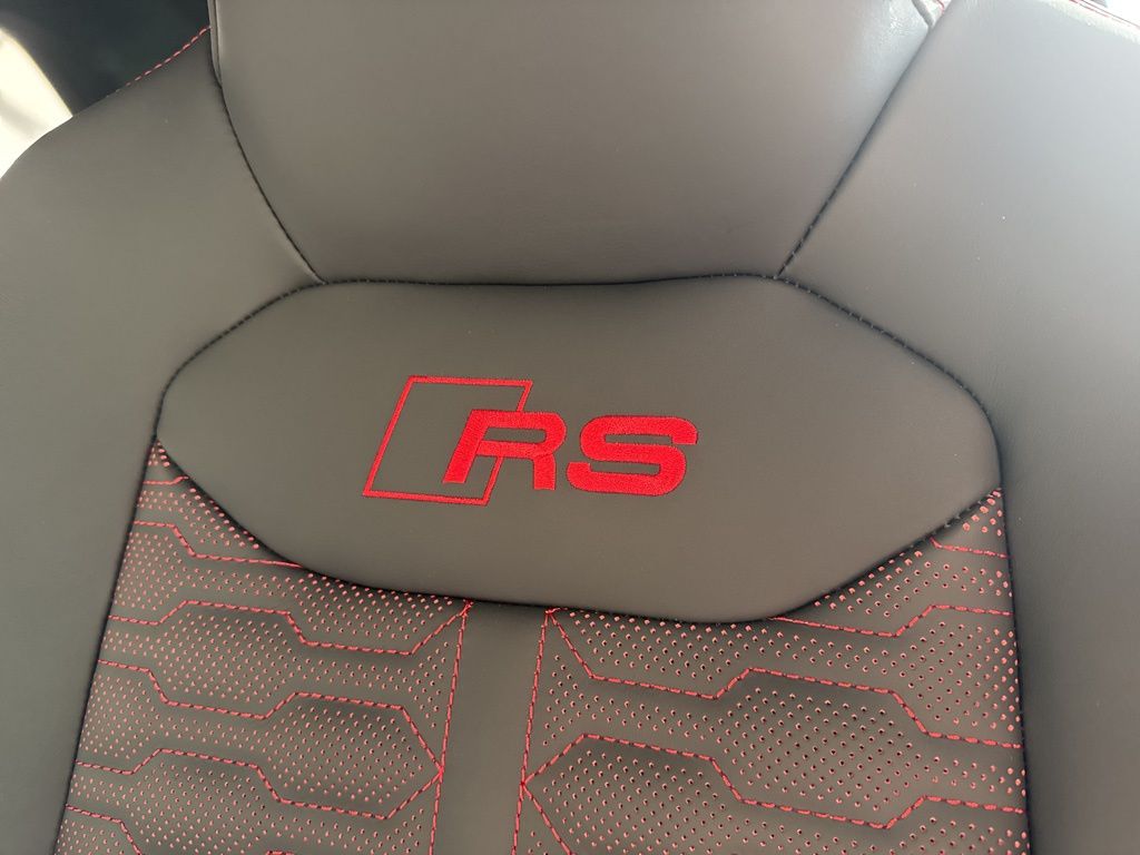Thumbnail: 2026 Audi RS Q8 - 11