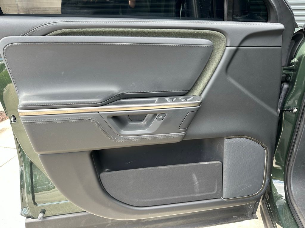 Thumbnail: 2025 Rivian R1S - 19