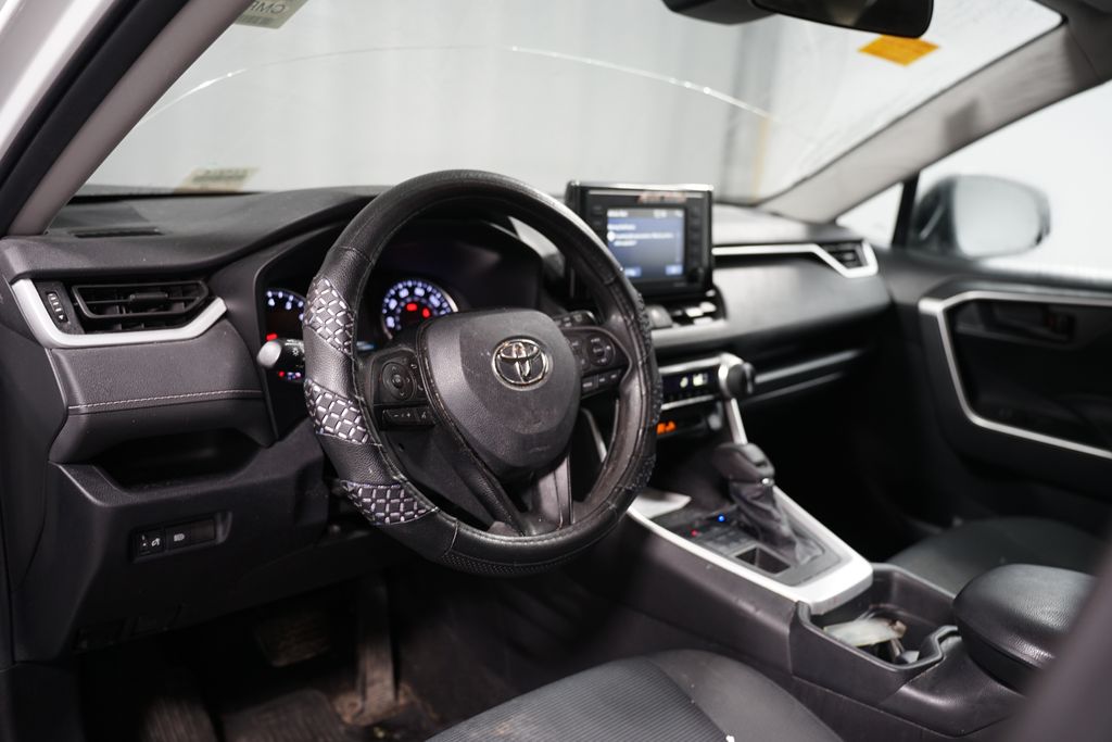 2020 Toyota RAV4 LE 7