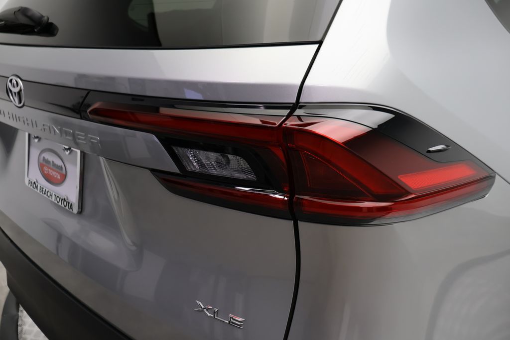 Thumbnail: 2025 Toyota Grand Highlander - 9