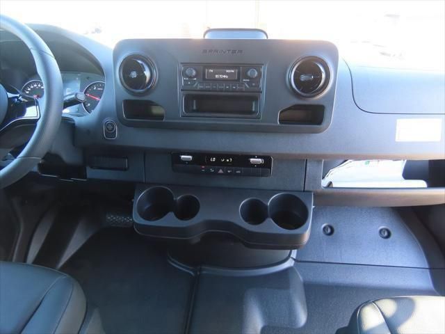 Thumbnail: 2025 Mercedes-Benz Sprinter - 14