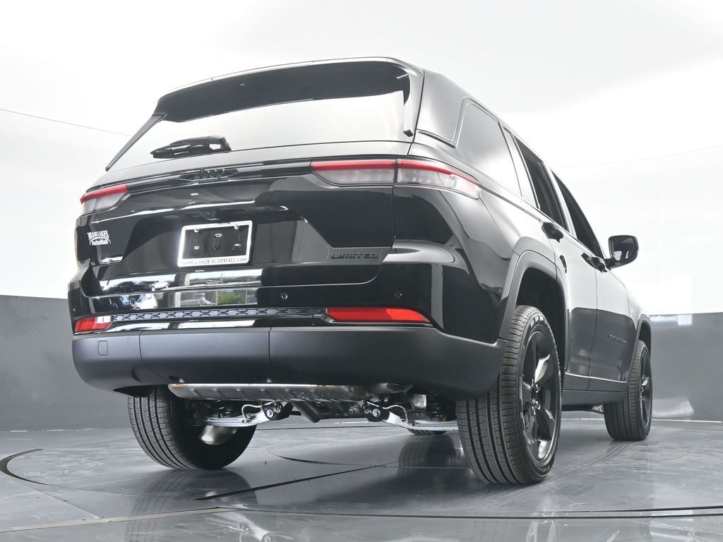 New 2025 Diamond Black Crystal Pearlcoat Jeep Limited image 53