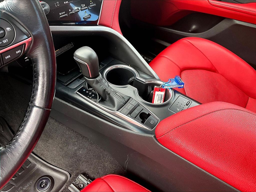 2018 Toyota Camry — photo 20