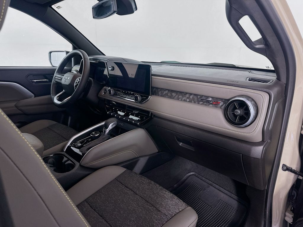 Thumbnail: 2024 Chevrolet Colorado - 30