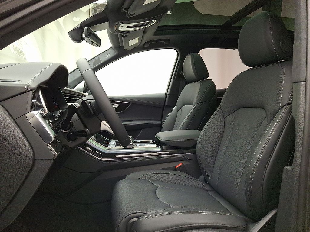 Thumbnail: 2026 Audi Q7 - 8