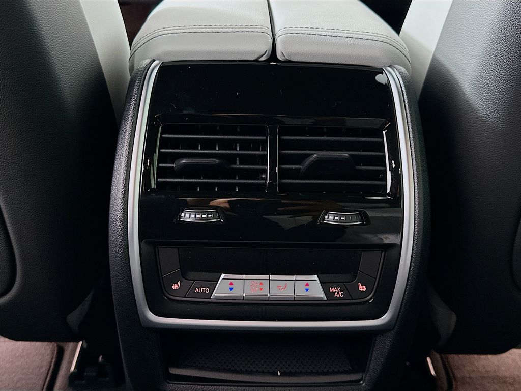 Thumbnail: 2026 BMW X5 - 18