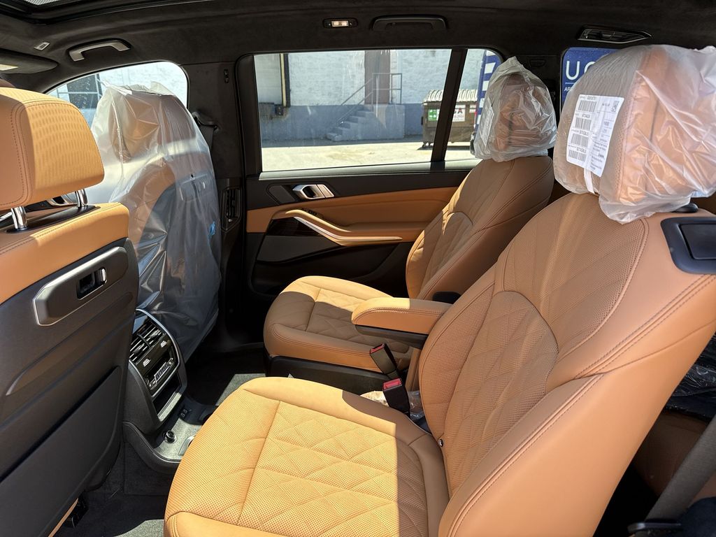 Thumbnail: 2027 BMW X7 - 23