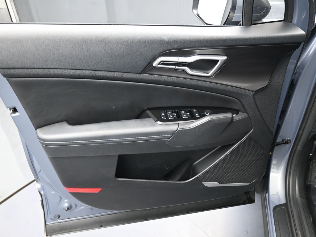 Used 2025 Everlasting Silver Kia EX image 12