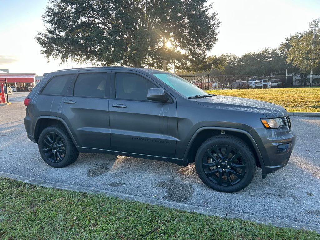 Thumbnail: 2018 Jeep Grand Cherokee - 6