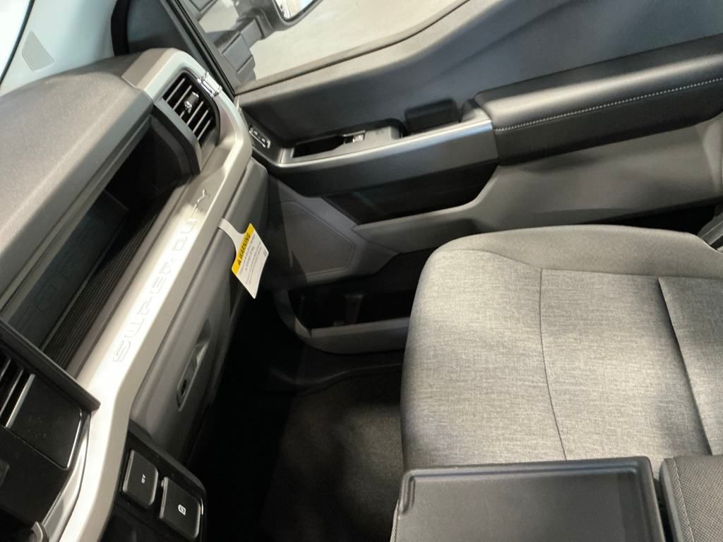 2025 Ford F-350SD  photo