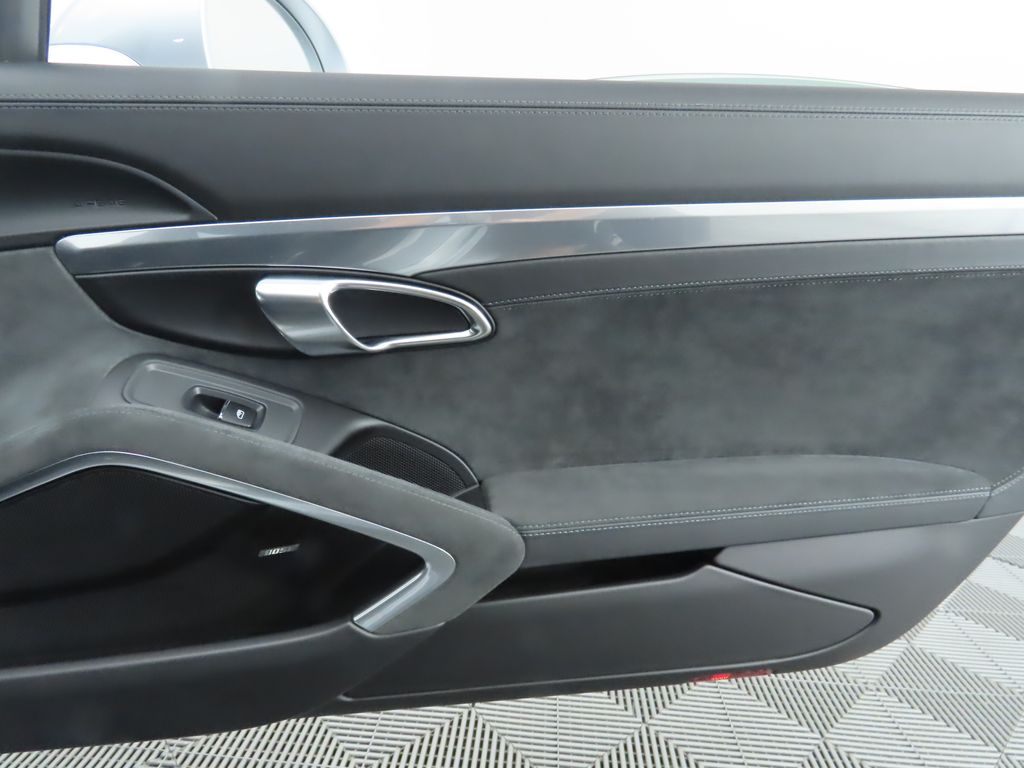 Thumbnail: 2016 Porsche Cayman - 24