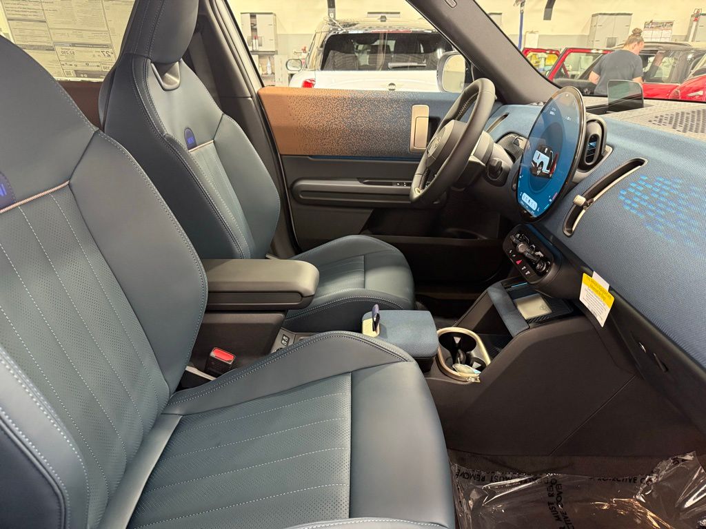 2025 MINI Cooper Countryman Base 24