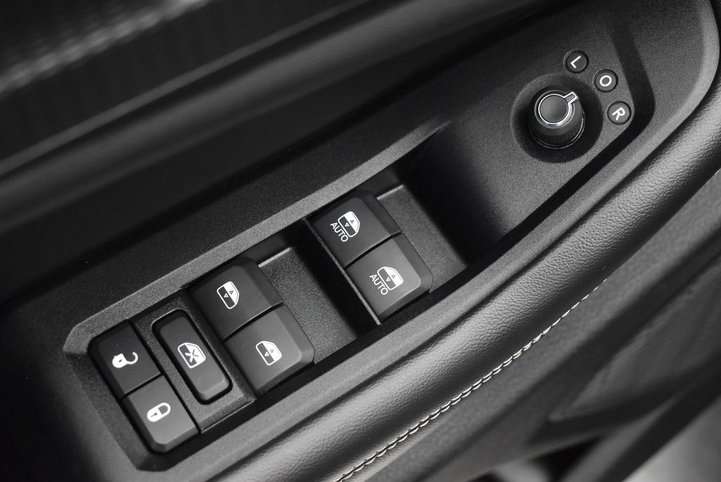 Thumbnail: 2023 Jeep Grand Cherokee - 10