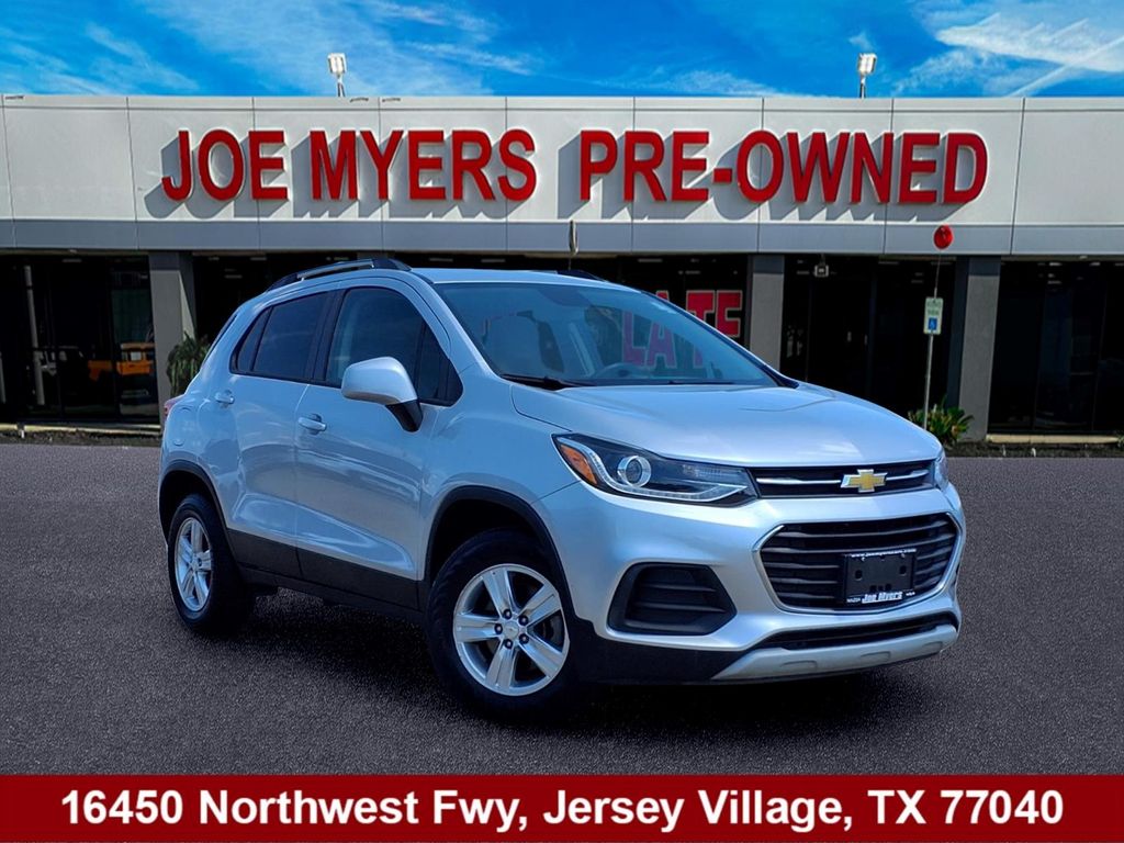 2022 Chevrolet Trax LT - 0