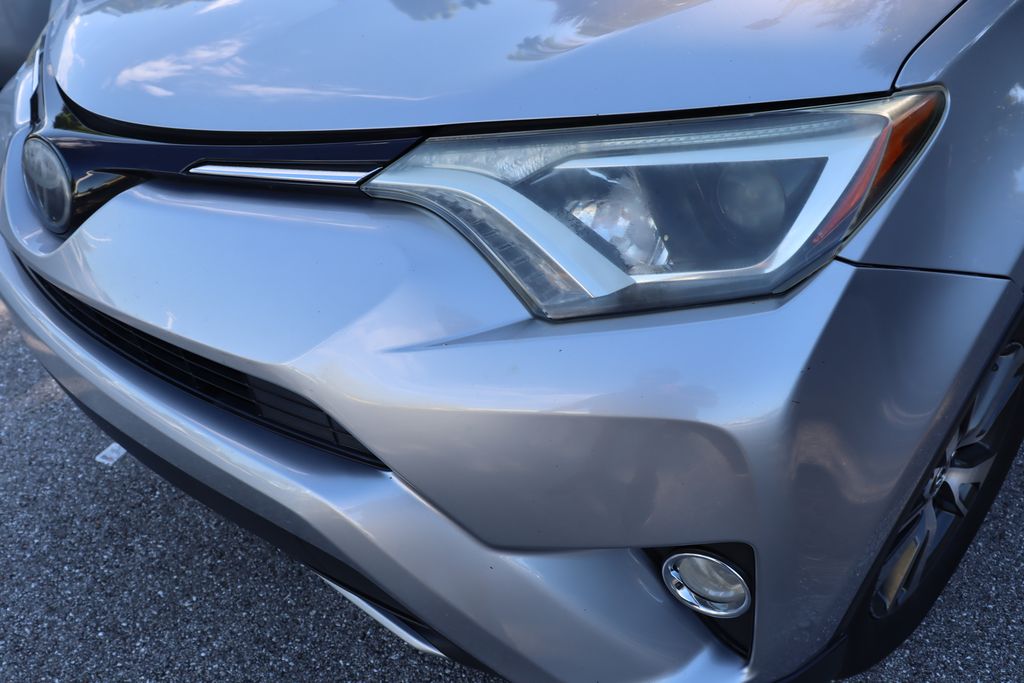 Thumbnail: 2018 Toyota RAV4 - 3