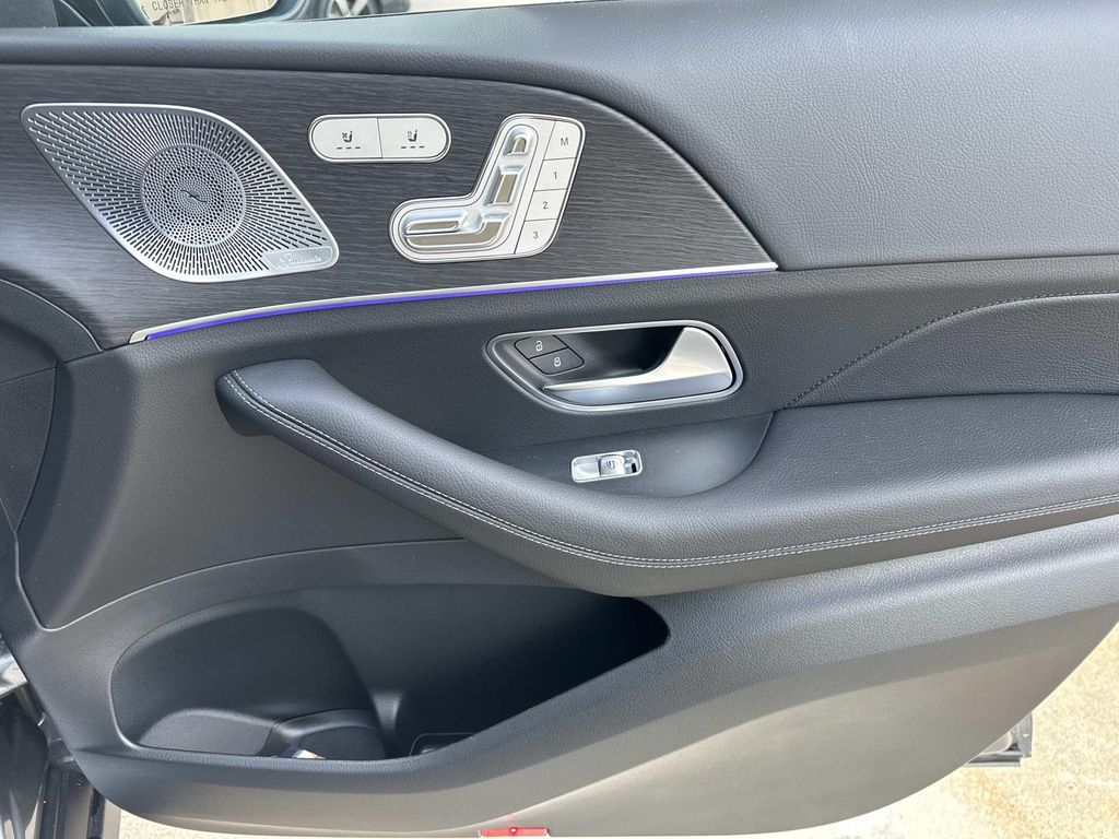 Thumbnail: 2026 Mercedes-Benz GLE - 18