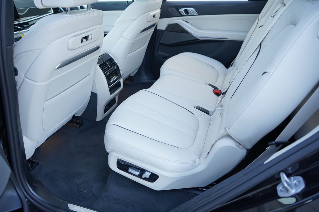 Thumbnail: 2026 BMW X7 - 19