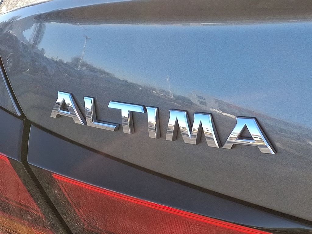 2022 Nissan Altima SR 31