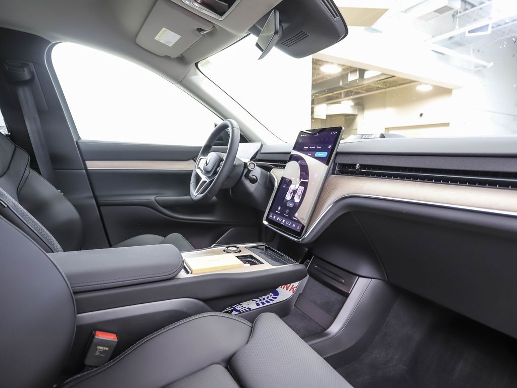 Thumbnail: 2025 Volvo EX90 - 27