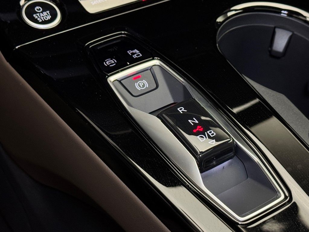 2025 Audi e-tron Premium 26