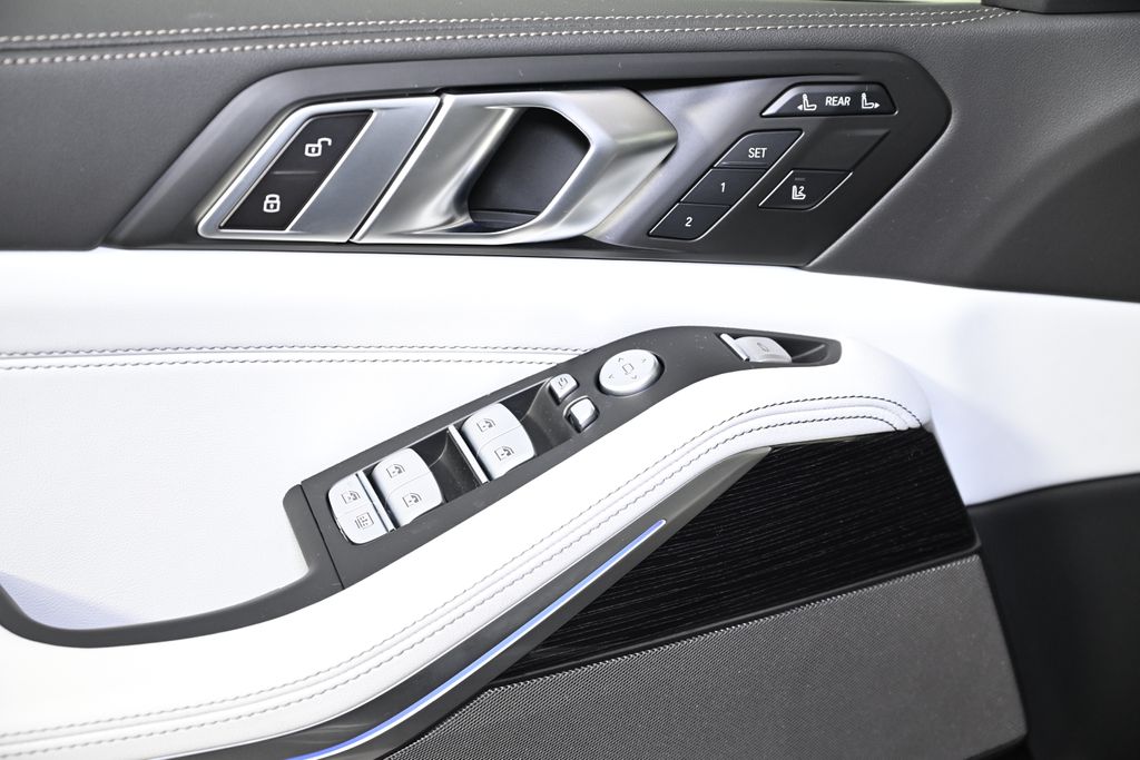 Thumbnail: 2025 BMW X7 - 21