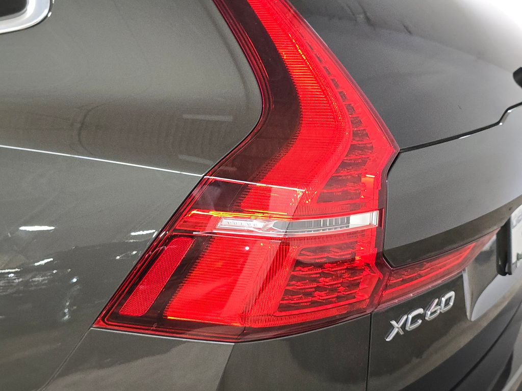 2021 Volvo XC60 T5 Momentum photo 10