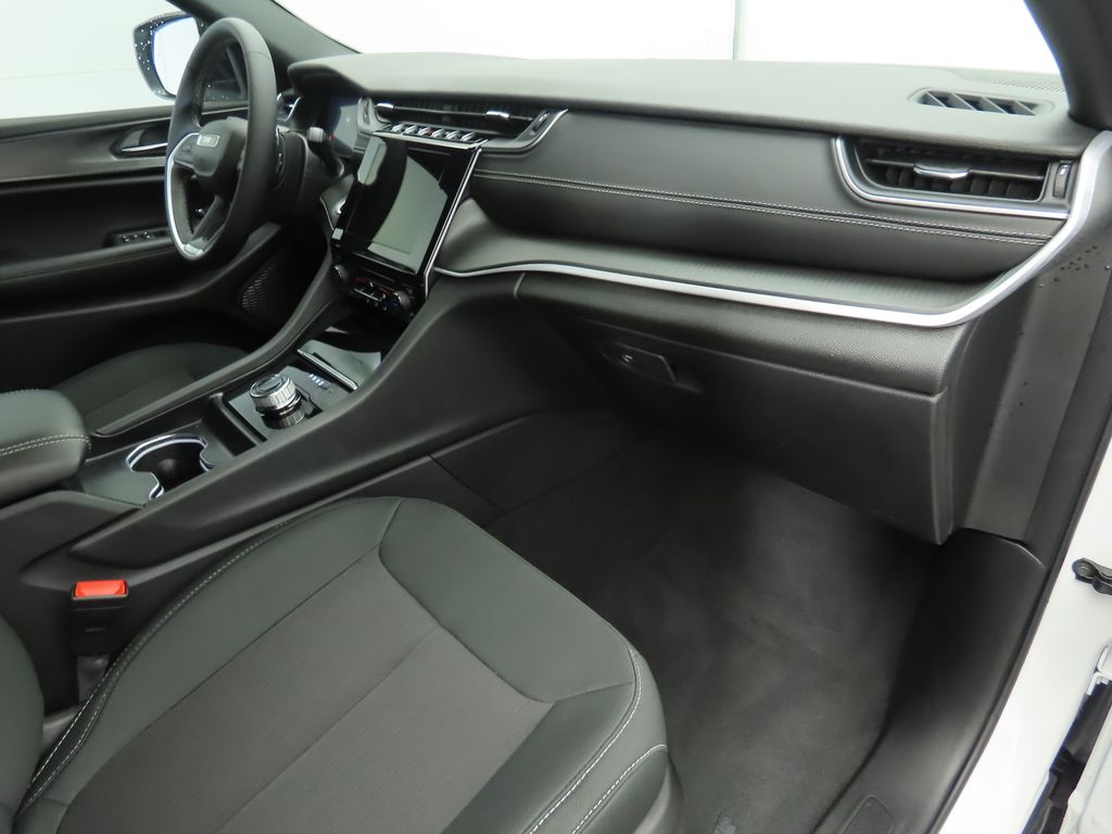 Thumbnail: 2025 Jeep Grand Cherokee - 17