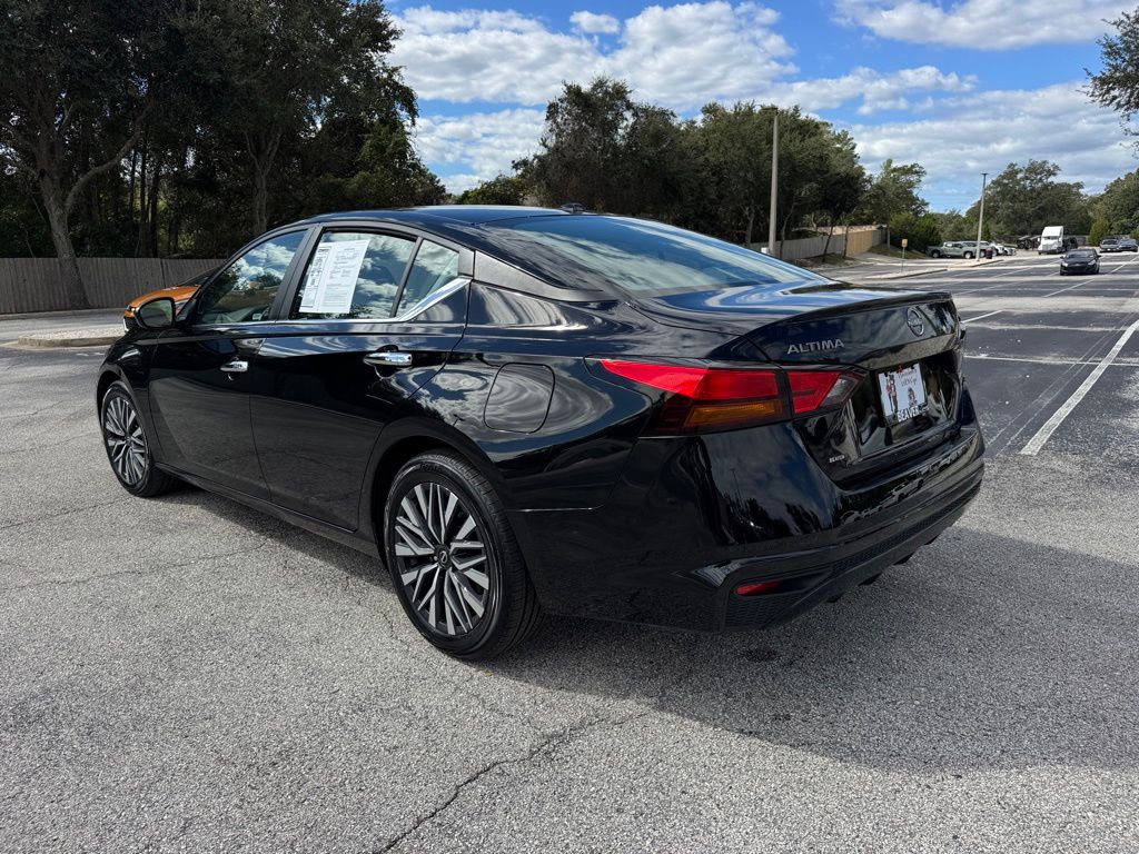 2024 Nissan Altima 2.5 SV photo 2