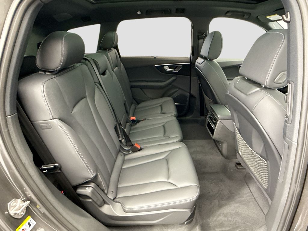 Thumbnail: 2026 Audi Q7 - 22