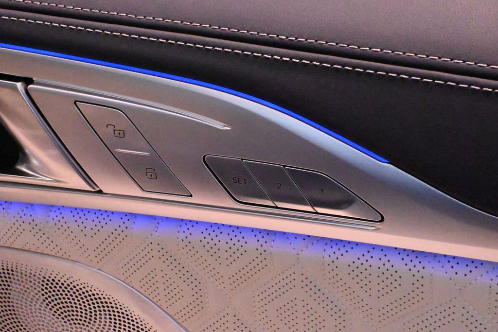 Thumbnail: 2025 BMW M8 - 31