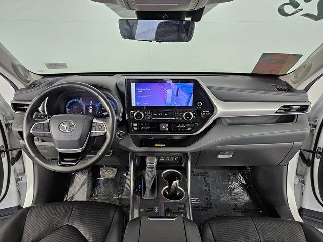 2023 Toyota Highlander Platinum 27