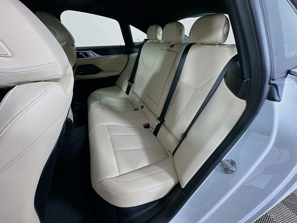 Thumbnail: 2026 BMW i4 - 17