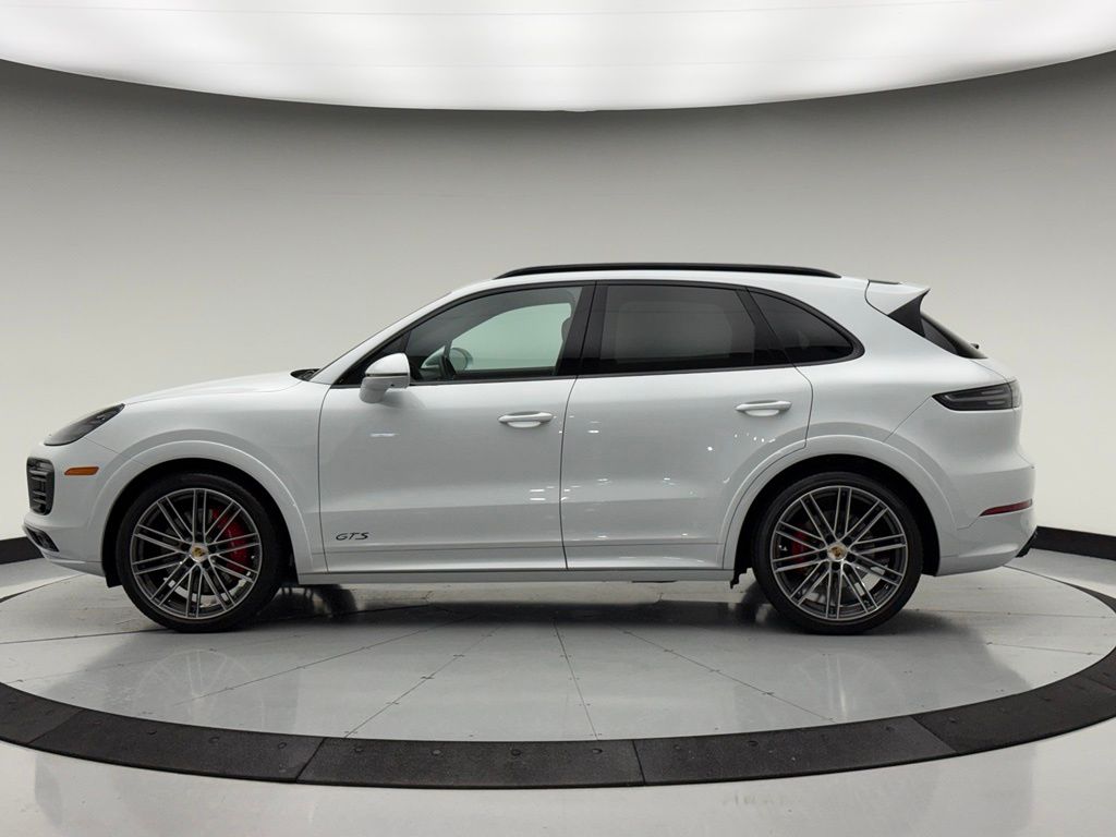 Thumbnail: 2023 Porsche Cayenne - 2