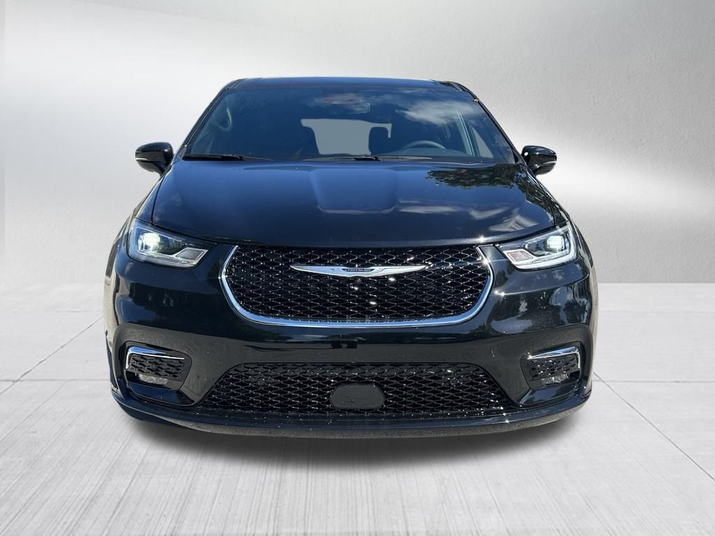 2026 Chrysler Pacifica Select's photo